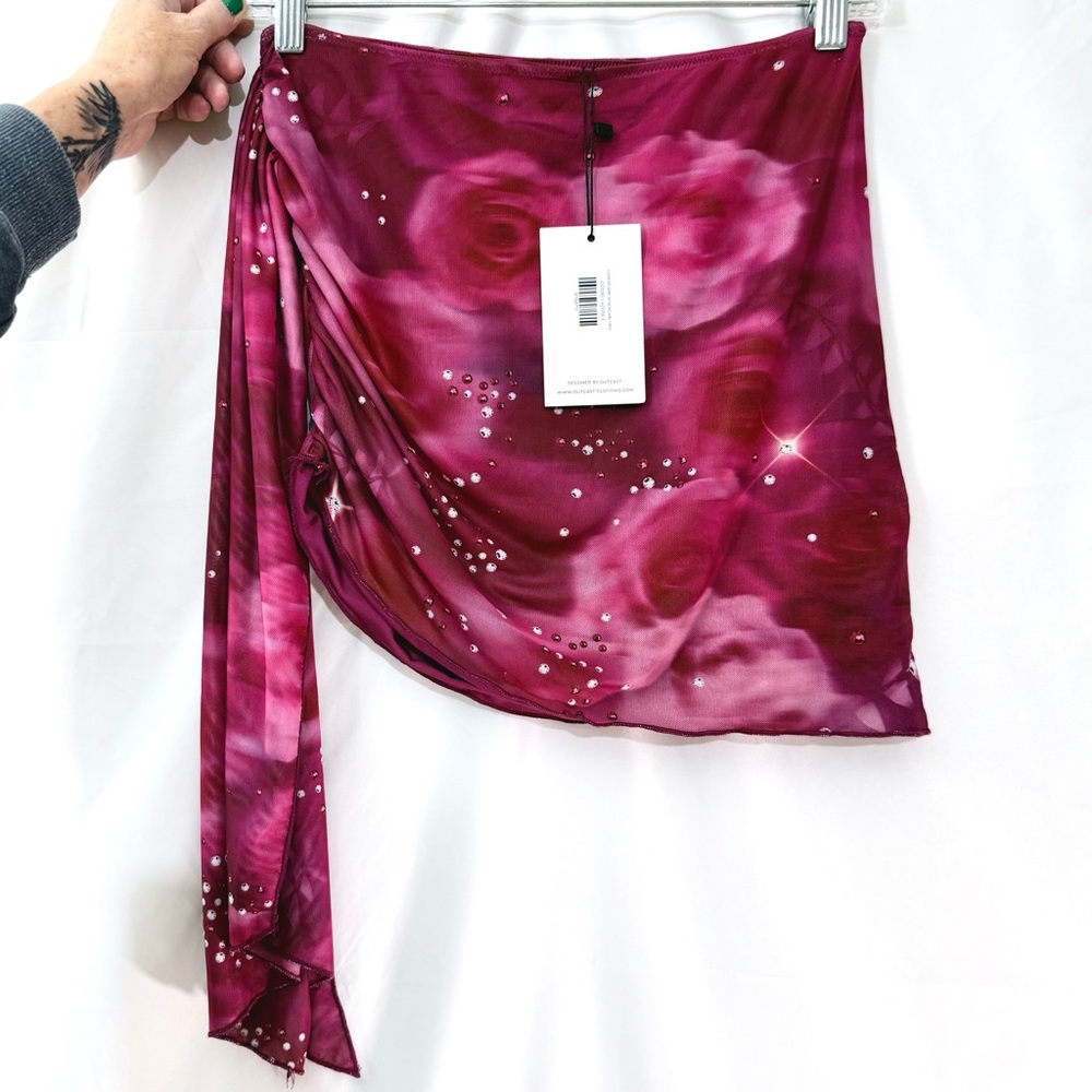 NWT Outcast “Eliza” Vibrant Pink/Magenta Floral Rose Print Mini Skirt Size Small - Picture 9 of 15